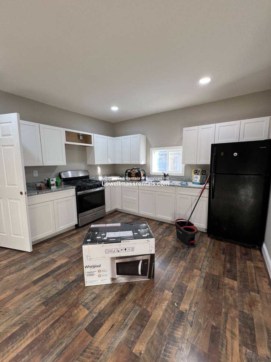 Apartment for rent at 76 Mount Vernon St #1, Lowell, MA 01854