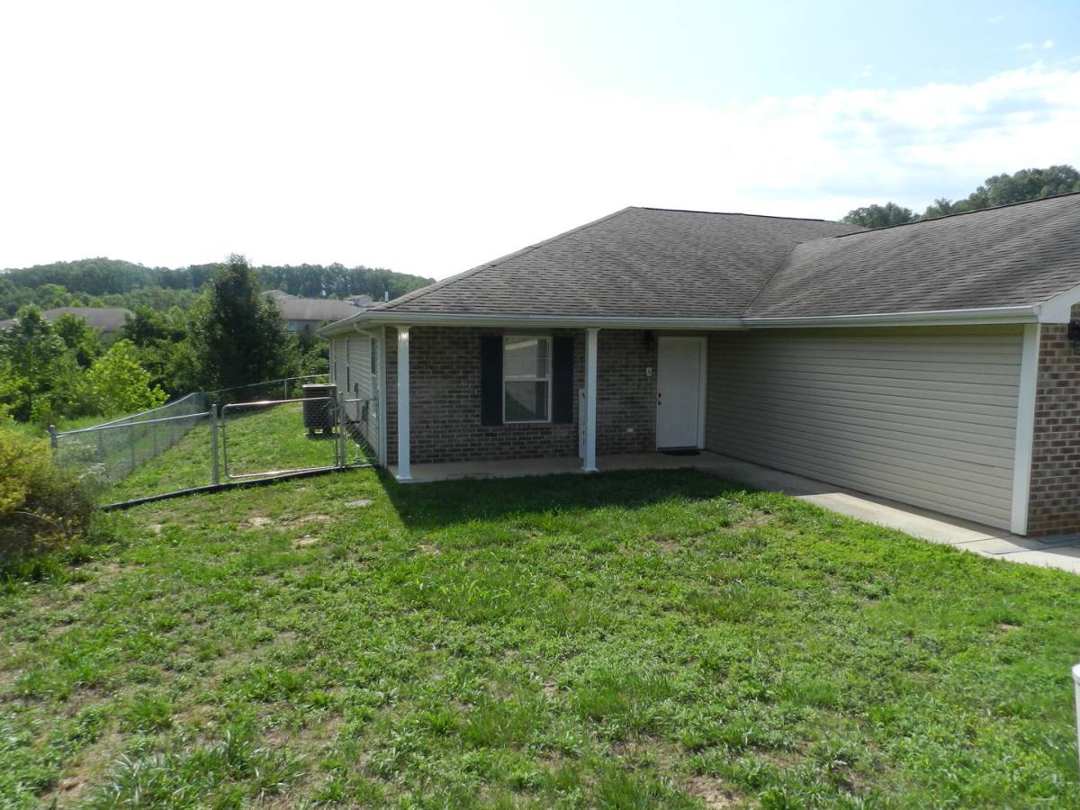 Apartment for rent at 20944 Honest Lane, Saint Robert, MO 65584