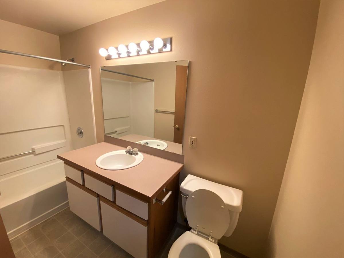 Apartment for rent at 806 E Juniper Ave, Ellensburg, WA 98926