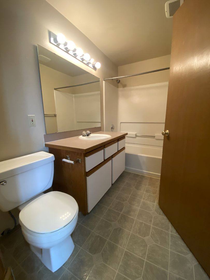 Apartment for rent at 806 E Juniper Ave, Ellensburg, WA 98926