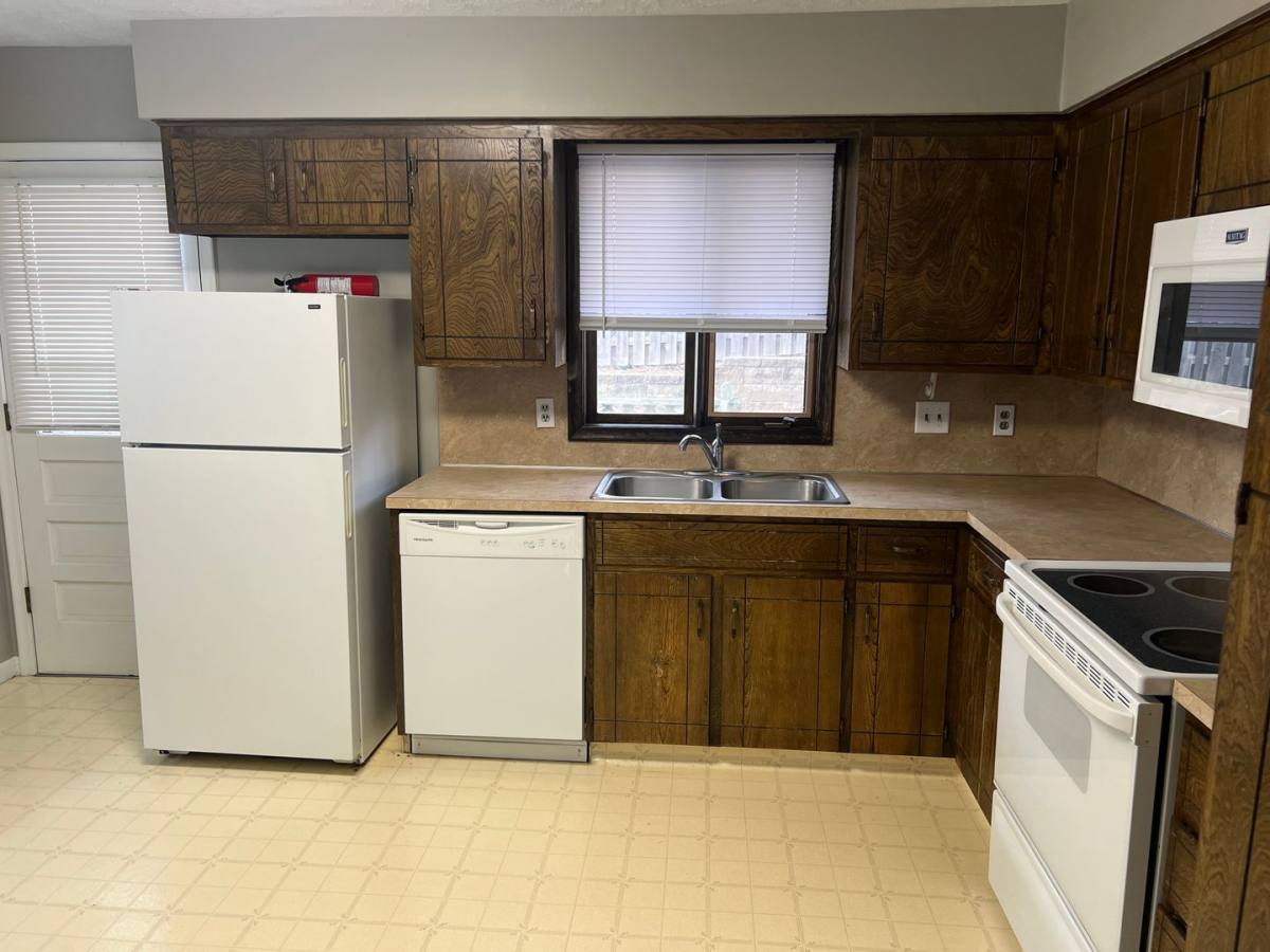Apartment for rent at 5132 Poppleton Ave, Omaha, NE 68106