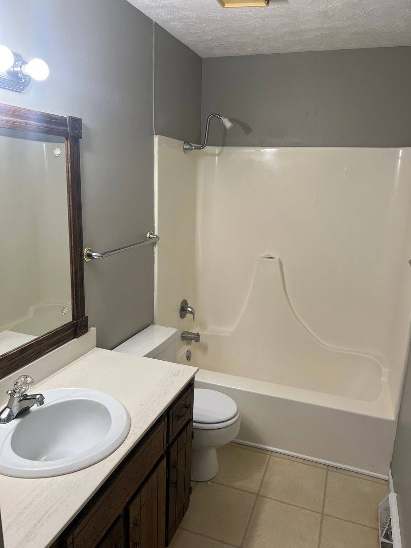 Apartment for rent at 5132 Poppleton Ave, Omaha, NE 68106