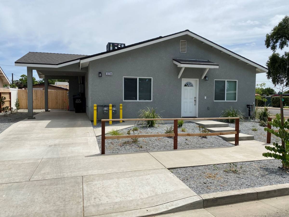 Apartment for rent at 323 W Laurel Ave, Visalia, CA 93277