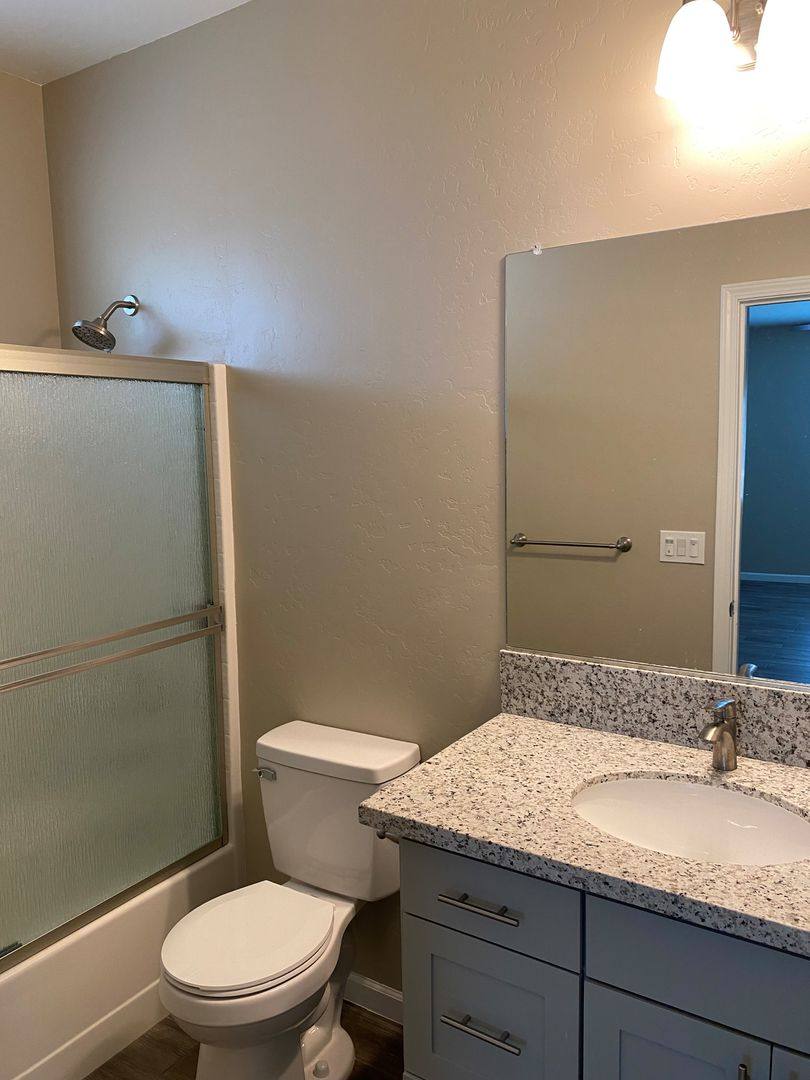 Apartment for rent at 323 W Laurel Ave, Visalia, CA 93277