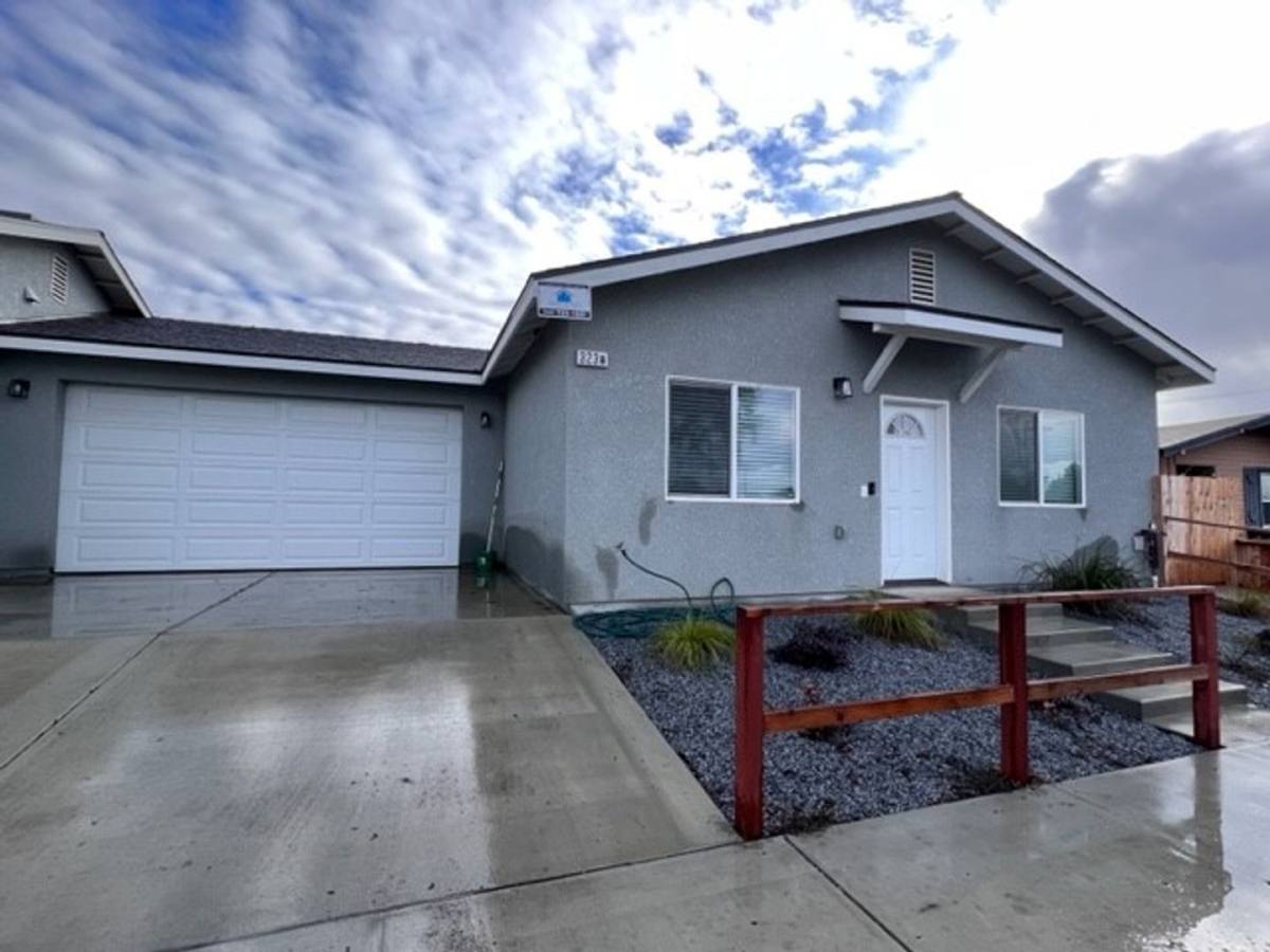 Apartment for rent at 323 W Laurel Ave, Visalia, CA 93277
