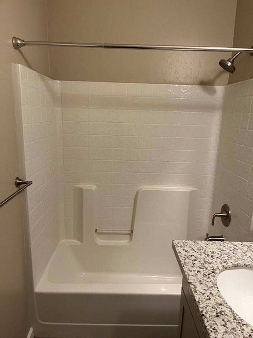 Apartment for rent at 323 W Laurel Ave, Visalia, CA 93277
