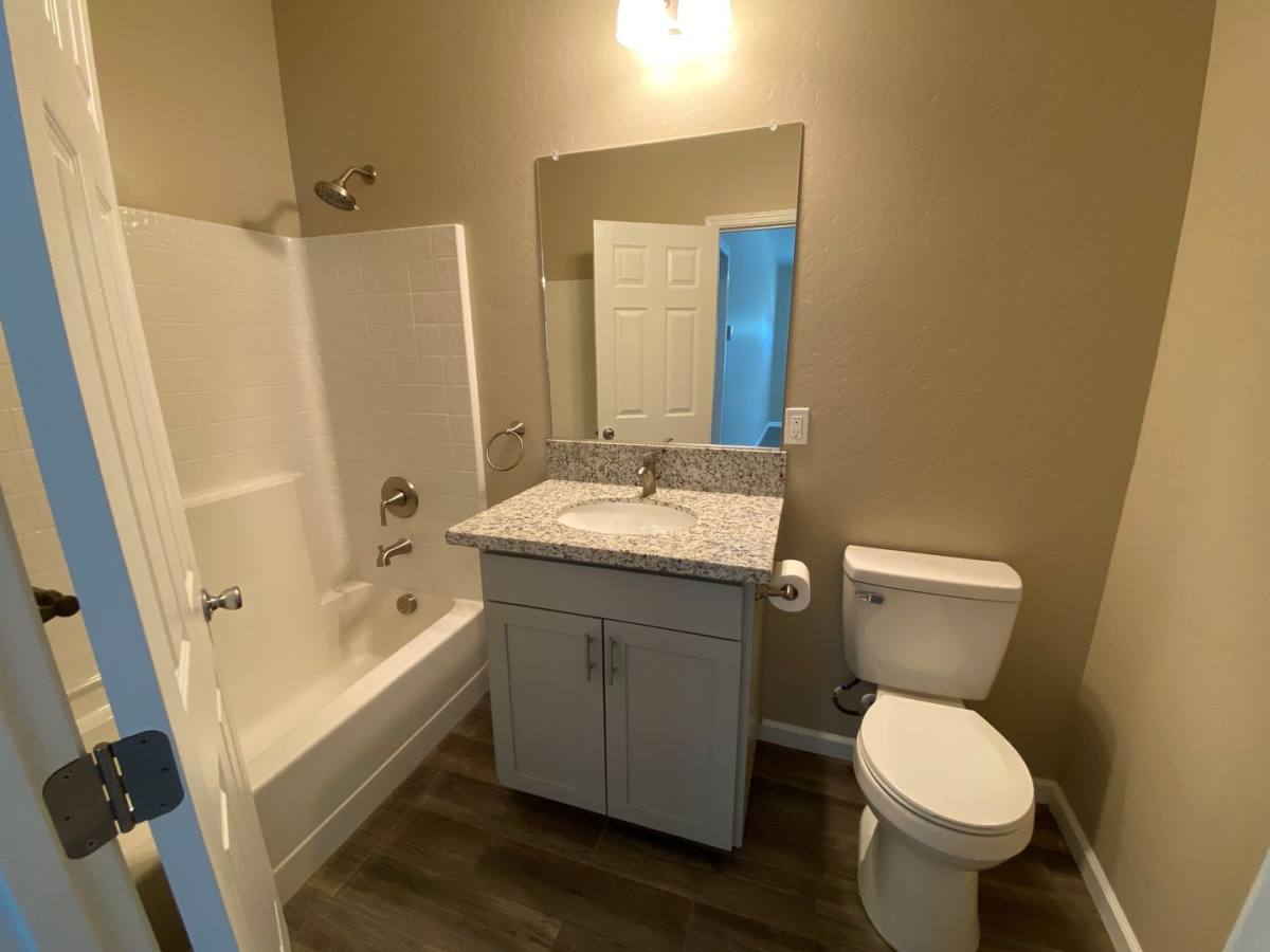 Apartment for rent at 323 W Laurel Ave, Visalia, CA 93277
