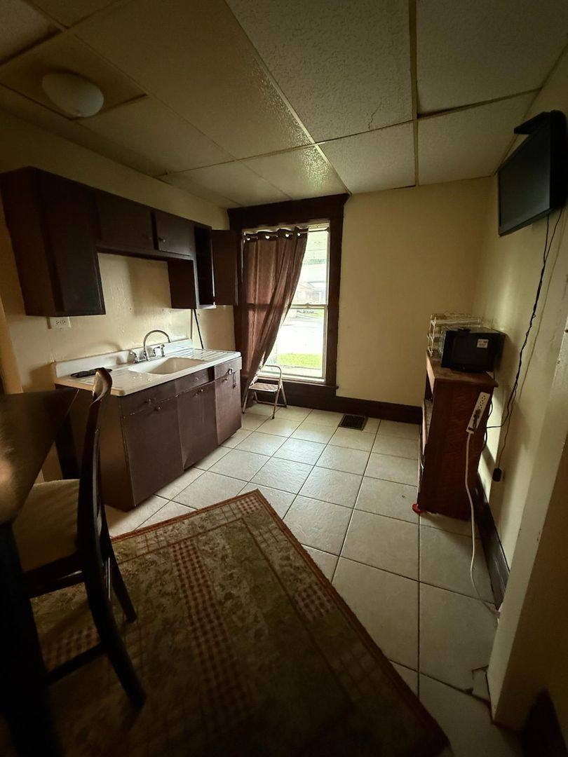 Apartment for rent at 109 W National Dr, Newark, OH 43055