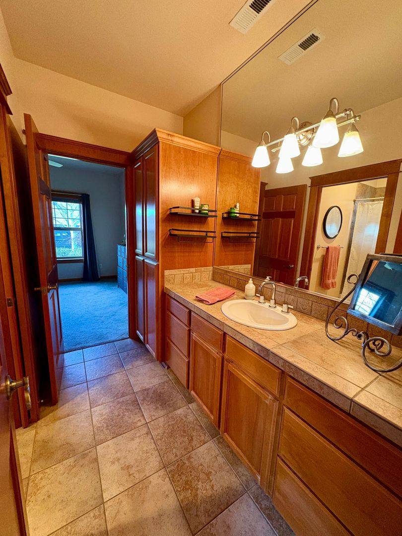 House for rent at 431 Stanford Ave, Medford, OR 97504