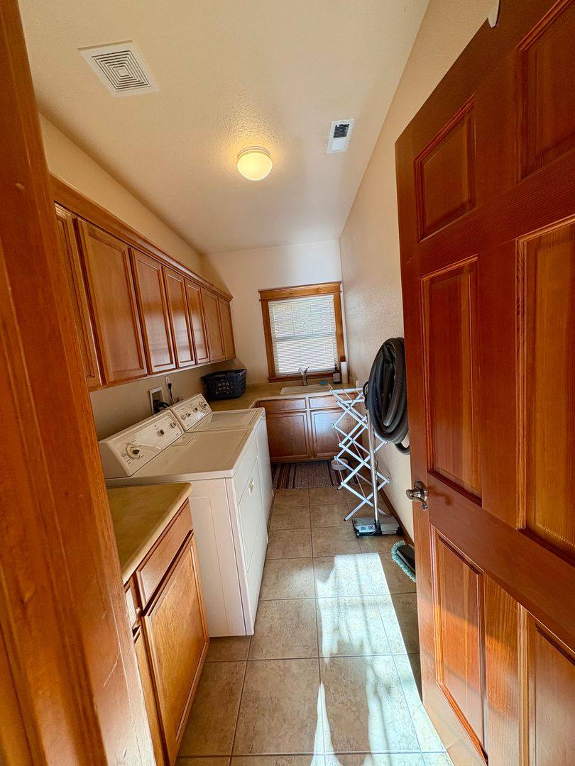 House for rent at 431 Stanford Ave, Medford, OR 97504