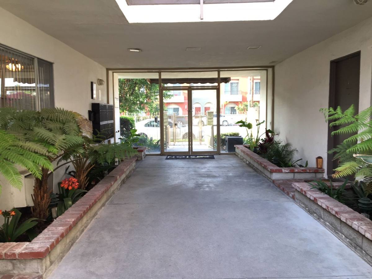 Apartment for rent at 14600 Magnolia Blvd, Sherman Oaks, CA 91403