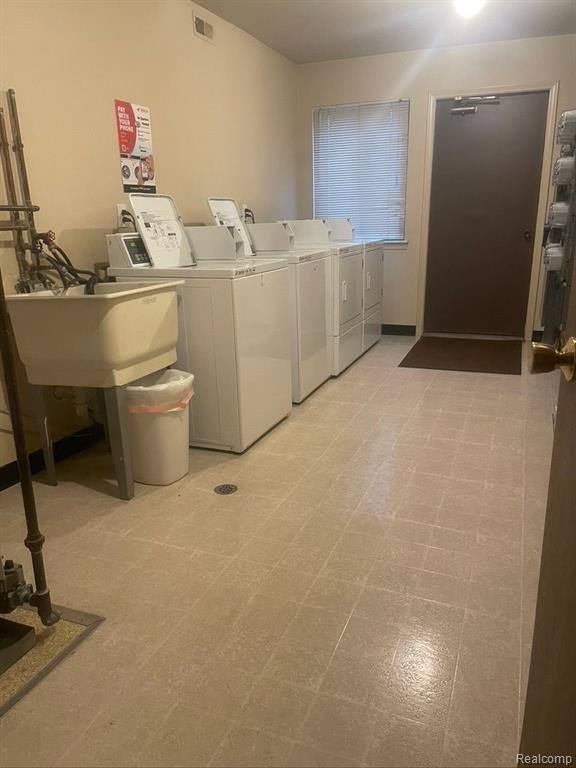 Apartment for rent at 270 E Thirteen Mile Rd #34, Madison Heights, MI 48071