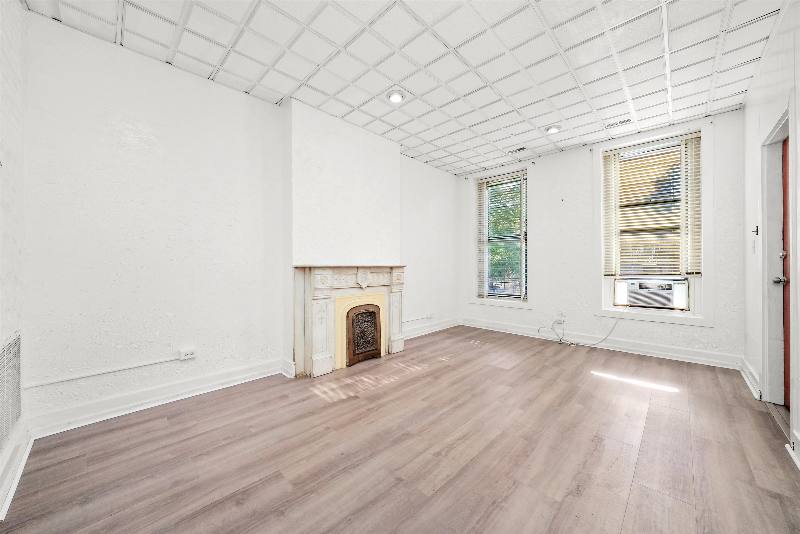 Apartment for rent at 911 S Loomis St #1, Chicago, IL 60607