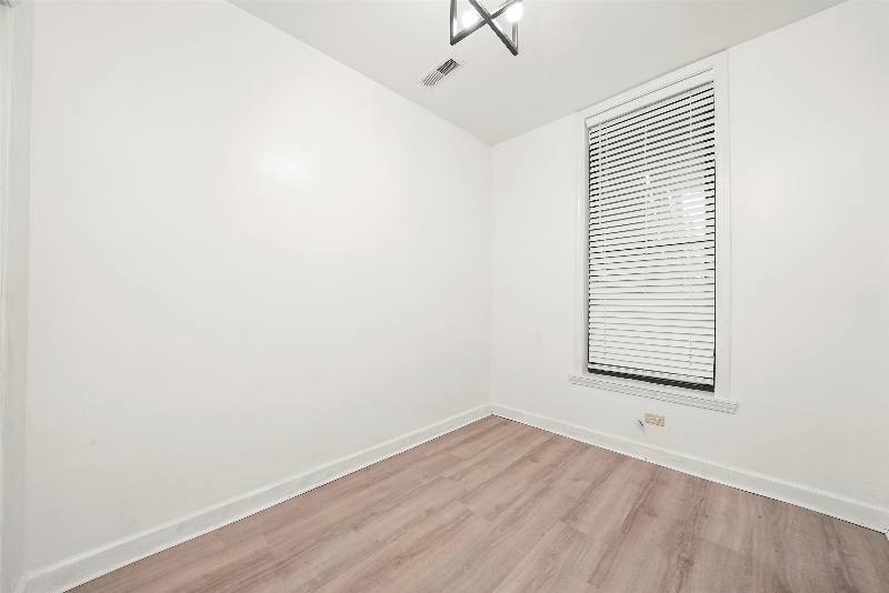 Apartment for rent at 911 S Loomis St #1, Chicago, IL 60607