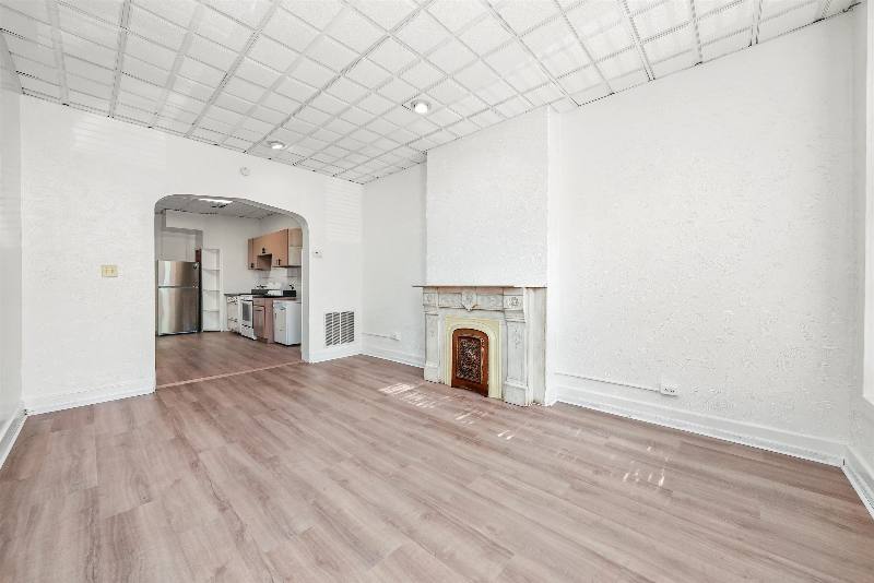 Apartment for rent at 911 S Loomis St #1, Chicago, IL 60607