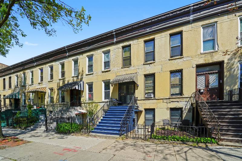 Apartment for rent at 911 S Loomis St #1, Chicago, IL 60607