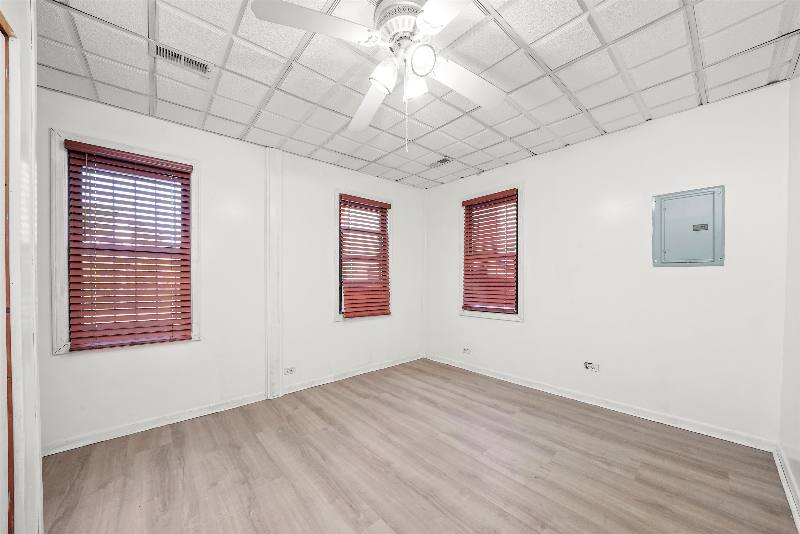 Apartment for rent at 911 S Loomis St #1, Chicago, IL 60607