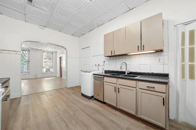 Apartment for rent at 911 S Loomis St #1, Chicago, IL 60607