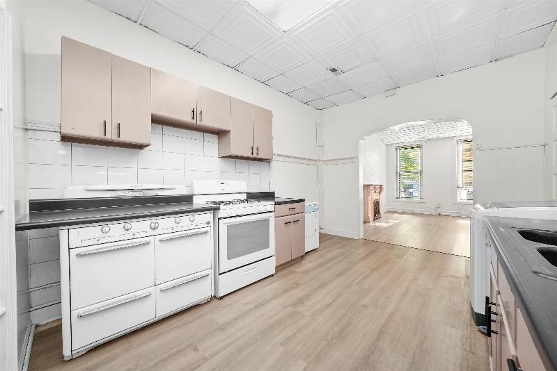 Apartment for rent at 911 S Loomis St #1, Chicago, IL 60607