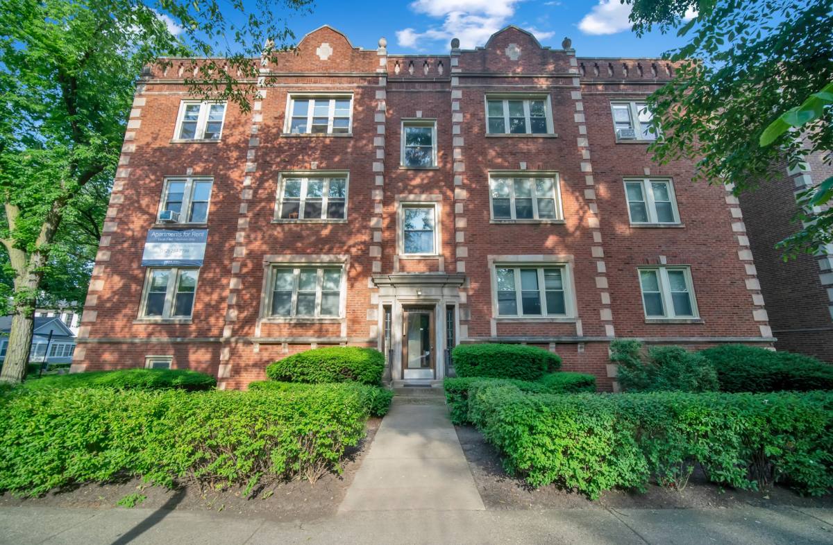 Apartment for rent at 1024 Noyes St, Evanston, IL 60201