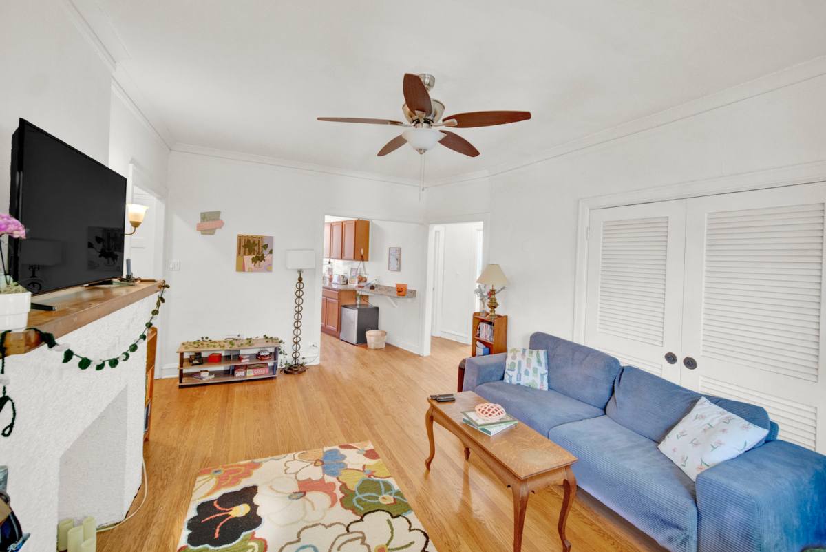 Apartment for rent at 1024 Noyes St, Evanston, IL 60201