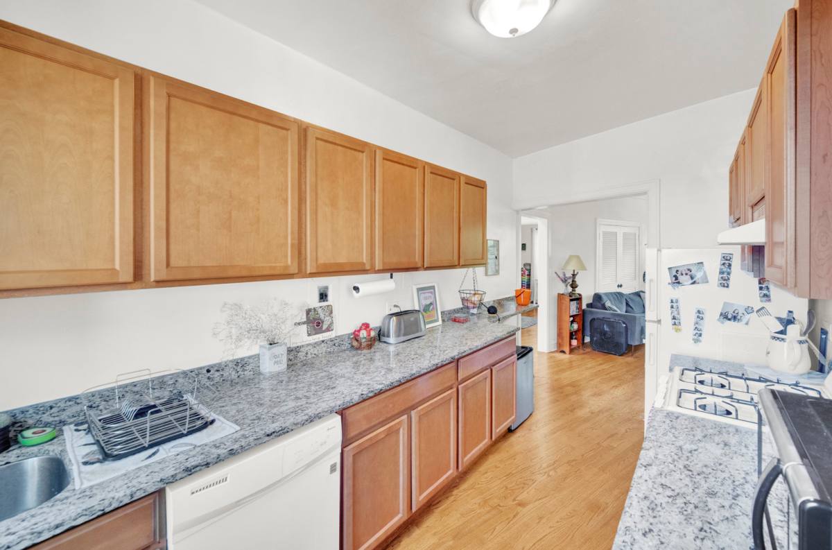 Apartment for rent at 1024 Noyes St, Evanston, IL 60201
