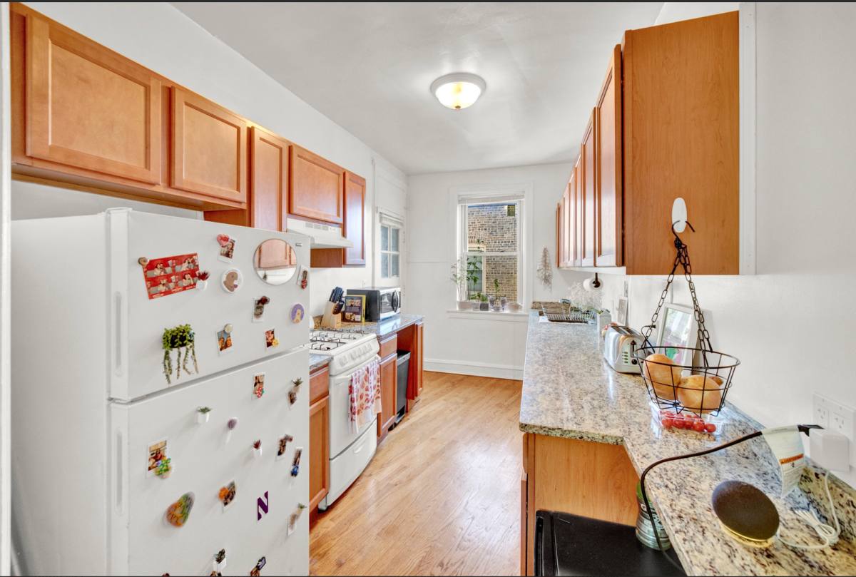 Apartment for rent at 1024 Noyes St, Evanston, IL 60201