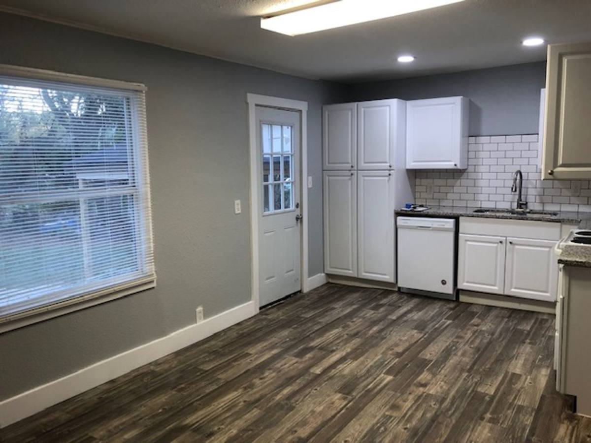 House for rent at 212 W Broadway, Longview, TX 75604