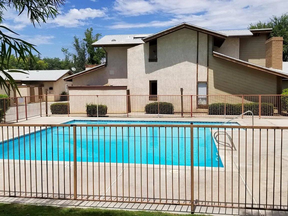 Townhouse for rent at 2801 Hoad Lane, Bakersfield, CA 93309