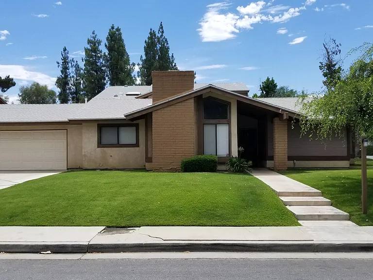 Townhouse for rent at 2801 Hoad Lane, Bakersfield, CA 93309