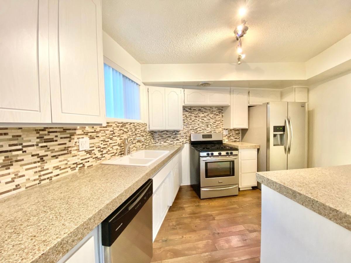 Apartment for rent at 1830 N La Brea Ave, Los Angeles, CA 90046