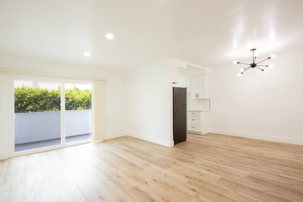 Apartment for rent at 904 N Sierra Bonita Ave, Los Angeles, CA 90046
