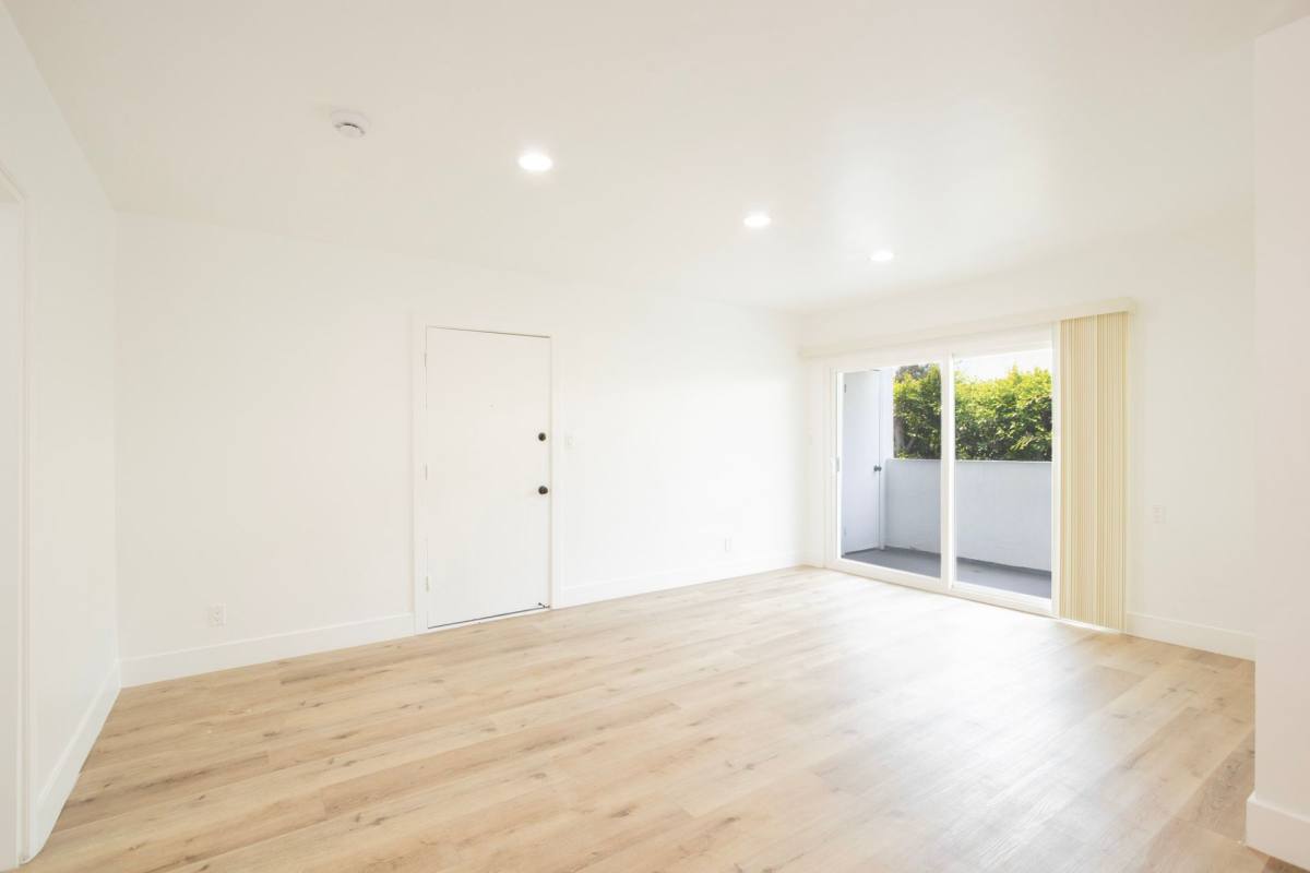 Apartment for rent at 904 N Sierra Bonita Ave, Los Angeles, CA 90046