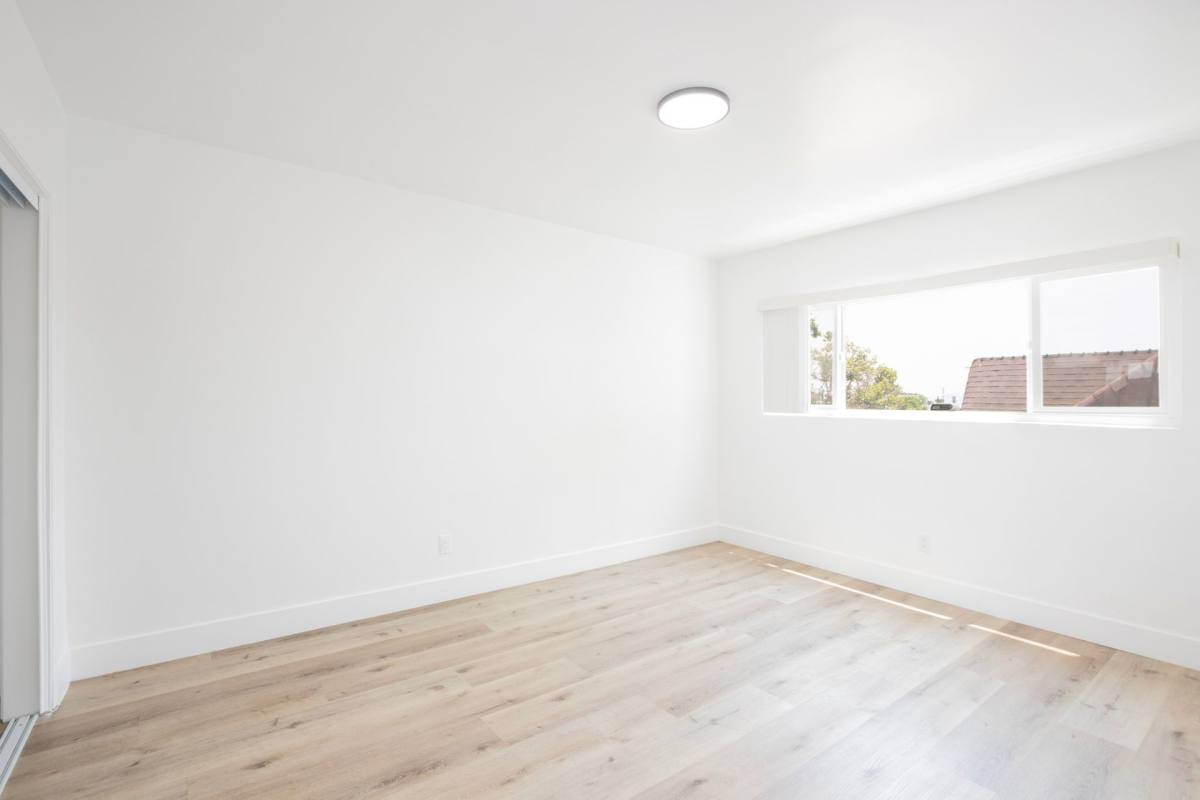 Apartment for rent at 904 N Sierra Bonita Ave, Los Angeles, CA 90046