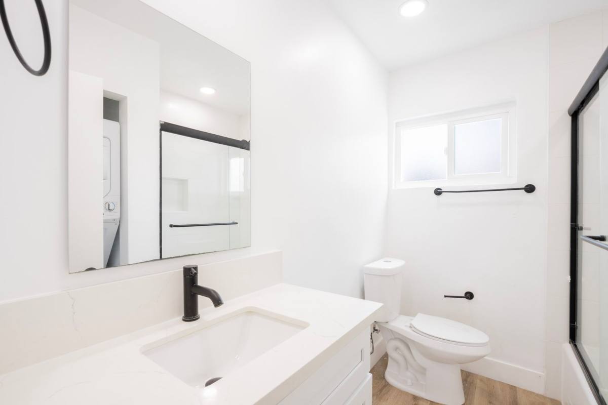 Apartment for rent at 904 N Sierra Bonita Ave, Los Angeles, CA 90046