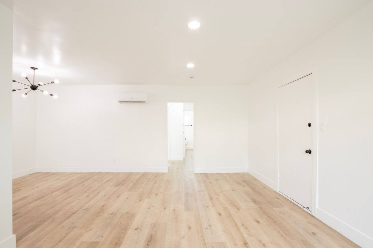 Apartment for rent at 904 N Sierra Bonita Ave, Los Angeles, CA 90046