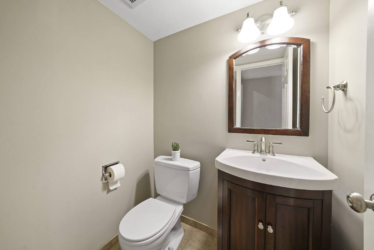 House for rent at 1011 Talltree Terrace, Libertyville, IL 60048