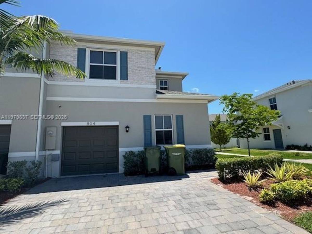 Townhouse for rent at 804 SE 18th St, Homestead, FL 33034