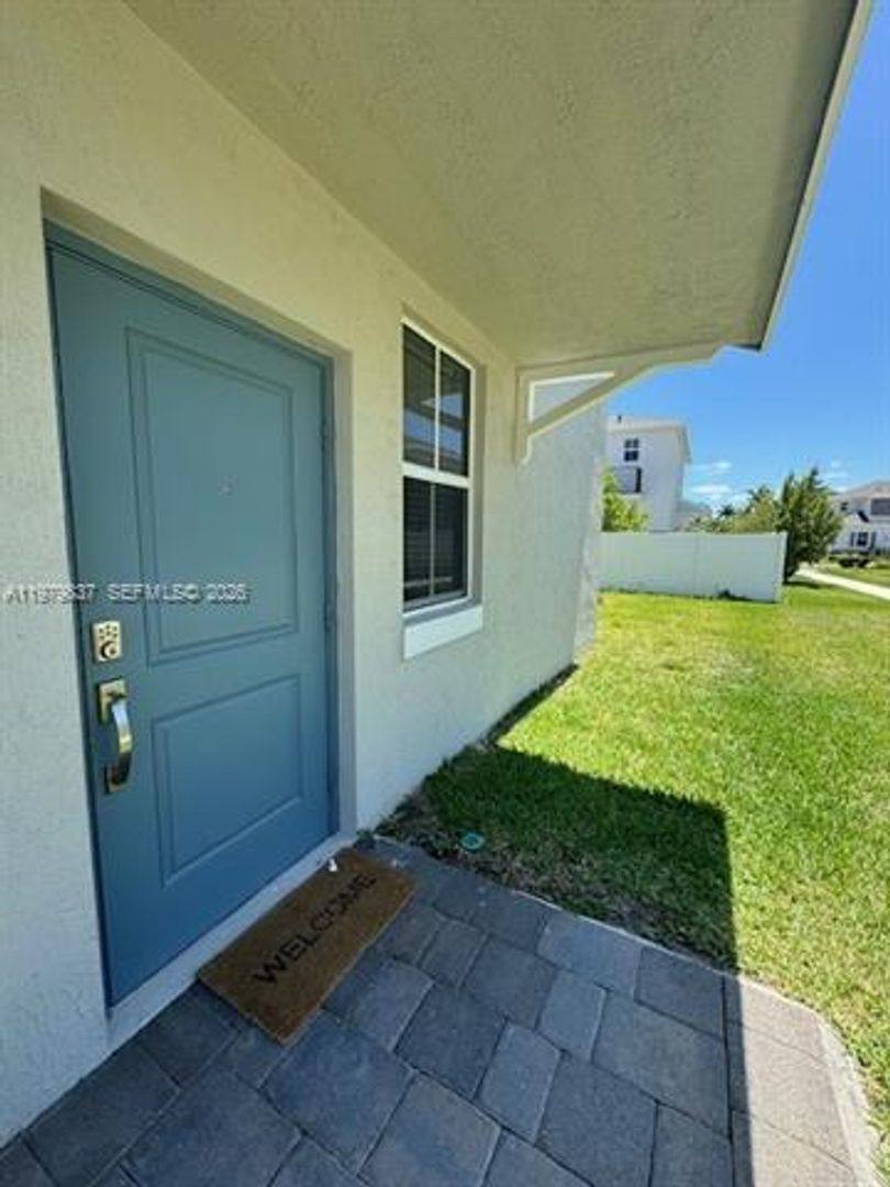 Townhouse for rent at 804 SE 18th St, Homestead, FL 33034