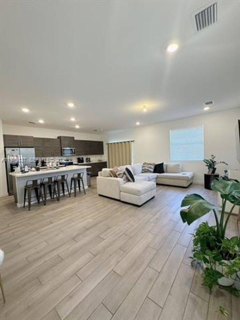 Townhouse for rent at 804 SE 18th St, Homestead, FL 33034