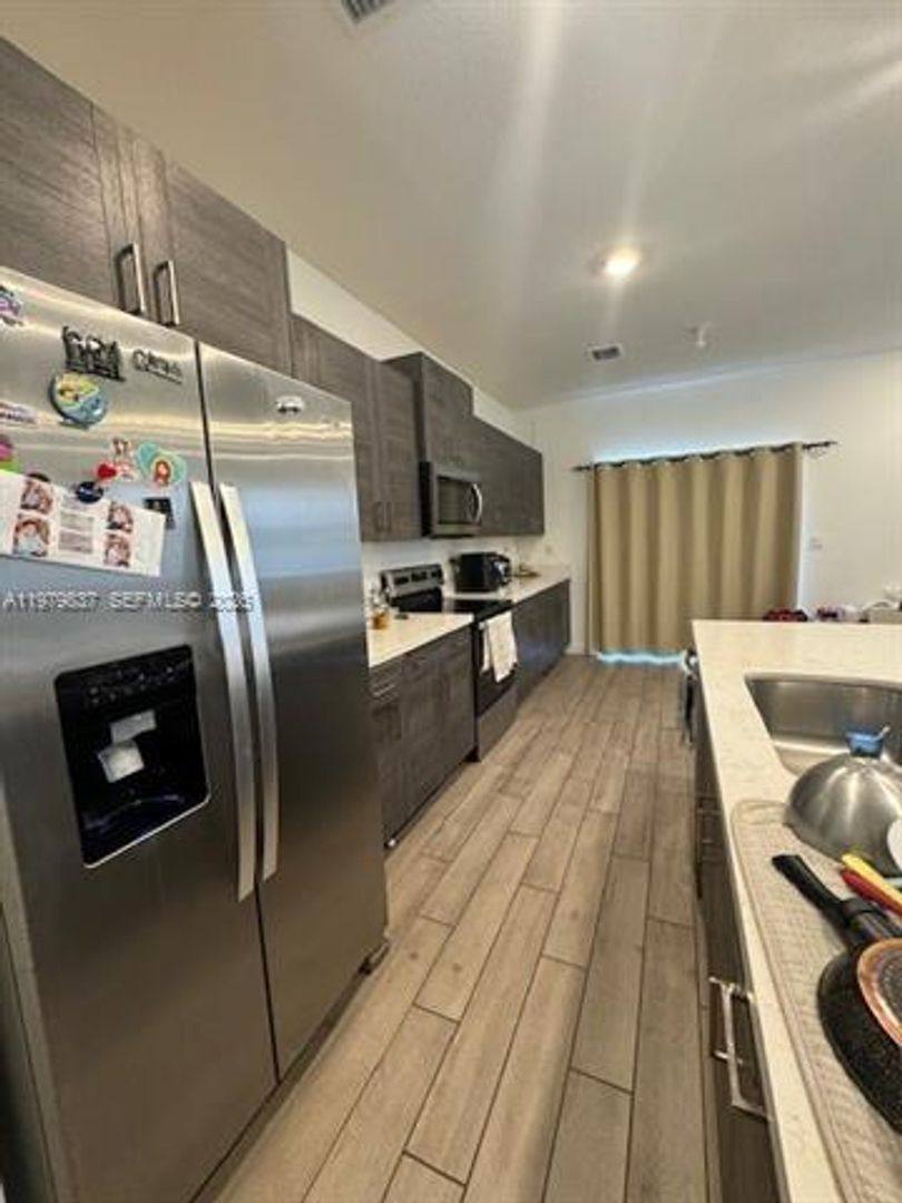 Townhouse for rent at 804 SE 18th St, Homestead, FL 33034