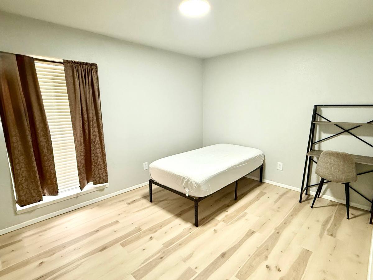 Townhouse for rent at 2407 Ventura Dr #A, Arlington, TX 76015