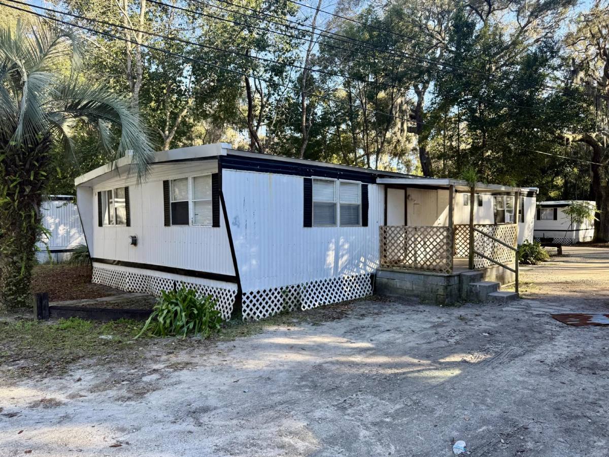 Apartment for rent at 1511 S Palm Ave #4, Palatka, FL 32177