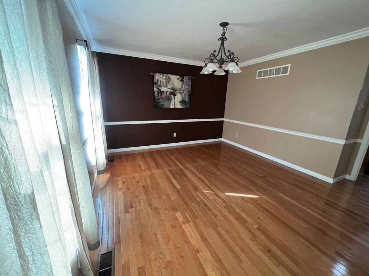 House for rent at 15605 Highcroft Dr, Chesterfield, MO 63017