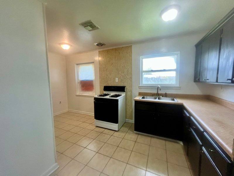 House for rent at 240 Azalea Dr, Westwego, LA 70094