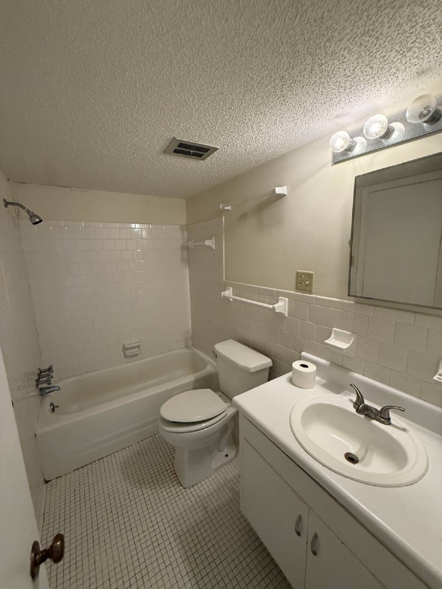 Condo for rent at 4009 Old Shell Rd #C17, Mobile, AL 36608