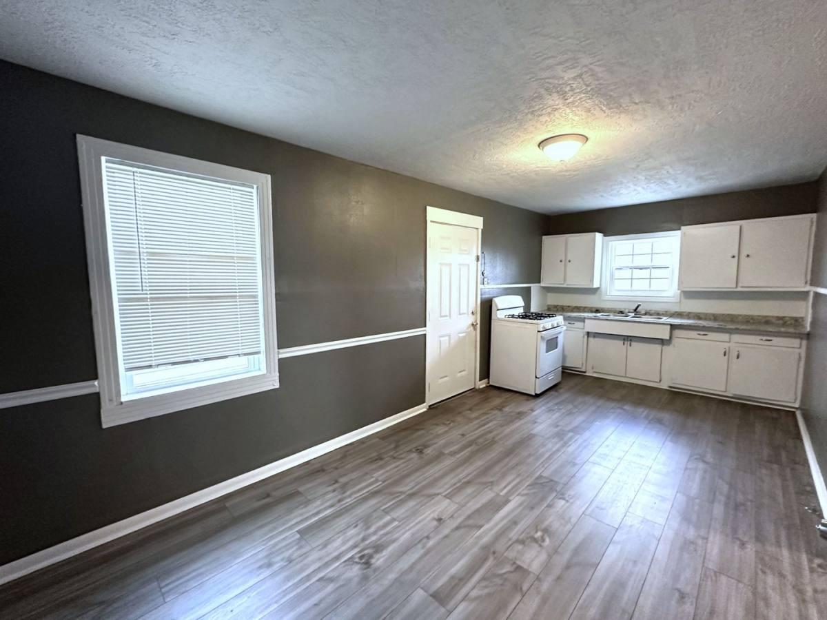 Apartment for rent at 995 Center St, Beaumont, TX 77701