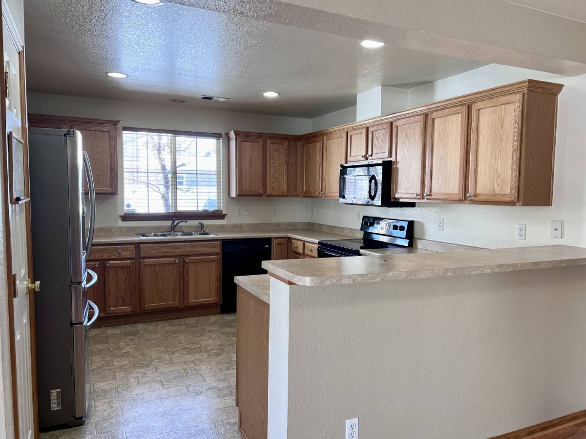 Townhouse for rent at 1121 S Richfield St, Aurora, CO 80017