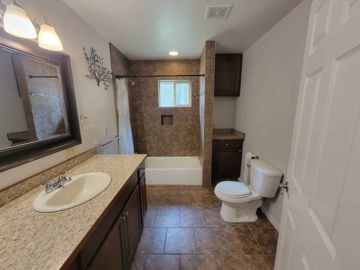 House for rent at 10629 Deer Valley Rd, Newport, WA 99156