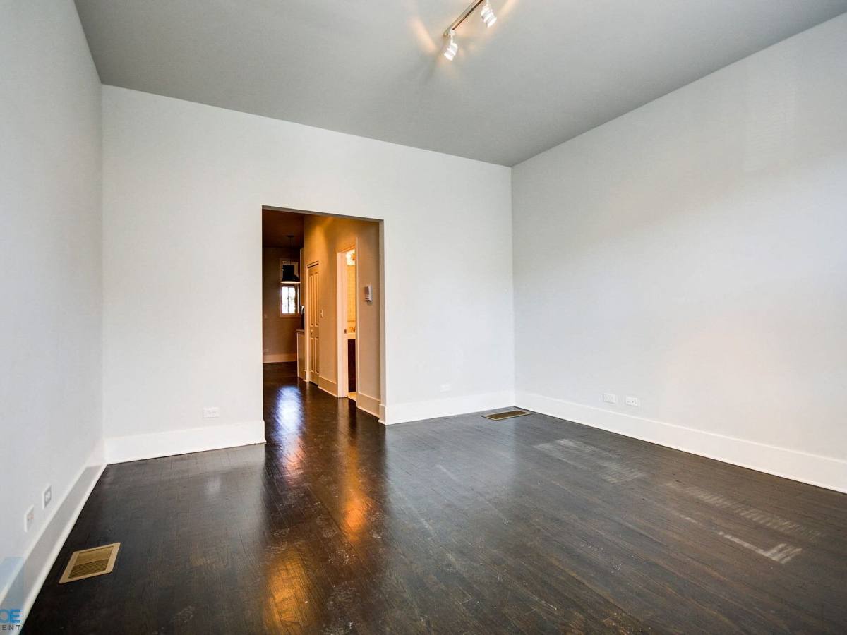 Apartment for rent at 1724 W 21st St #1F, Chicago, IL 60642